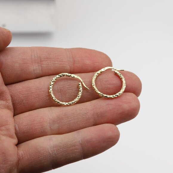 14k Hoops 3/4' inch Diamond cut Design Yellow Gold Hoops - Picture 3 of 9